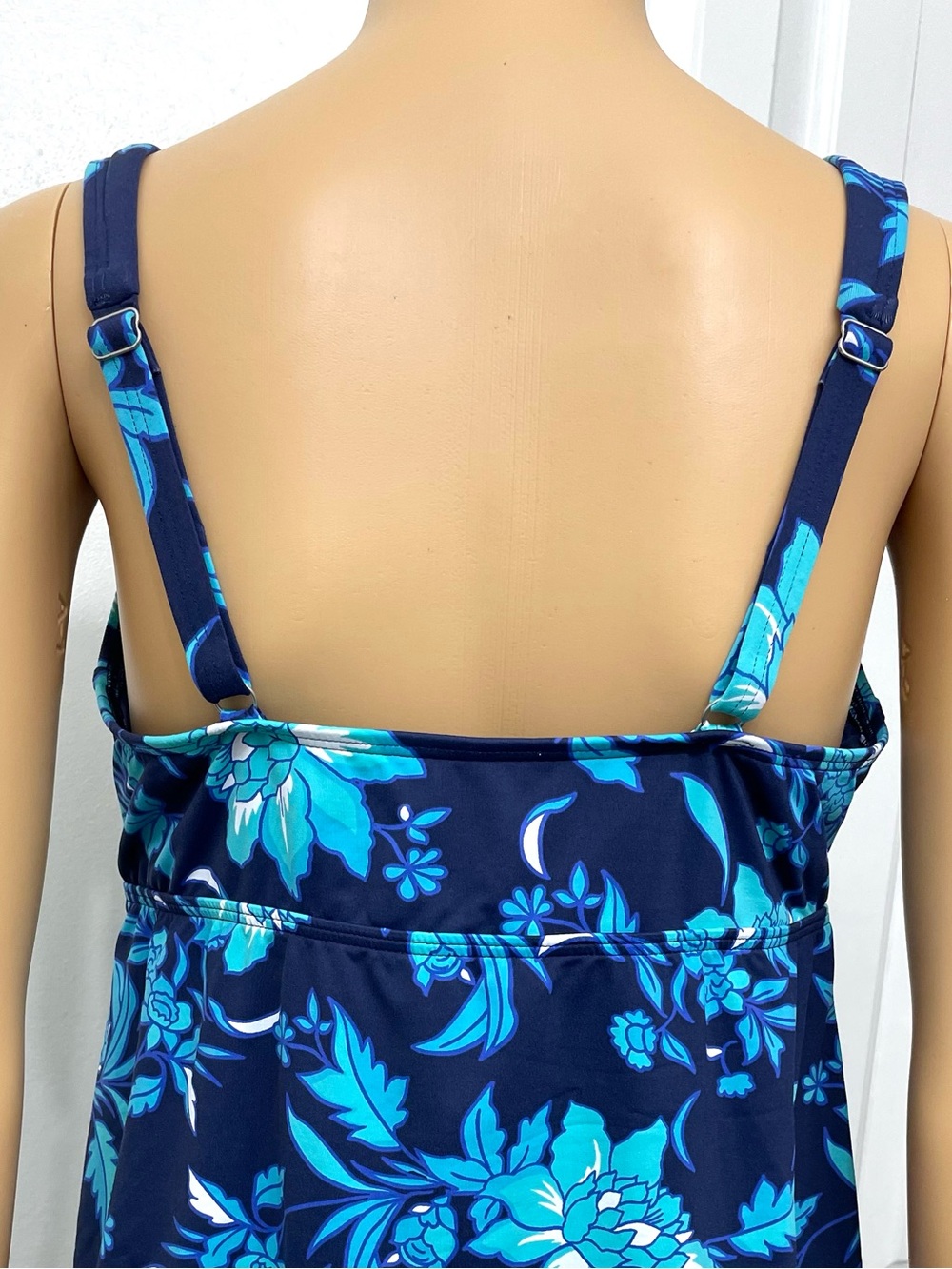 Lands' End Deep Sea Floral Tankini Swimsuit Top built-in-bra 12 Large - Picture 8 of 12